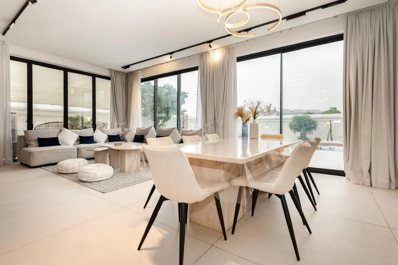 Grand salon spacieux